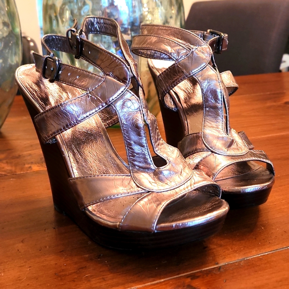 Aldo metallic leather platform wedge sandals size 6.5 /37
